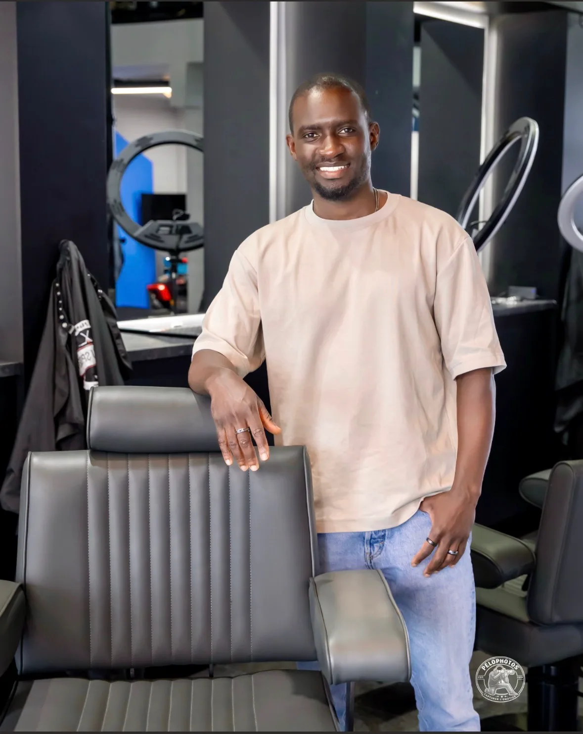 Mousse, barbier de Mousse Cuts, dans son salon à Québec